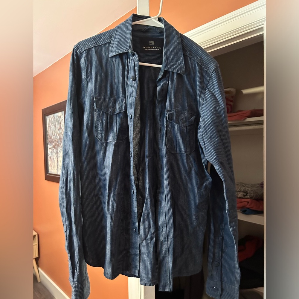 Men’s Scotch & Soda button up dress shirt. Size small. Sorry for the wrinkles :)